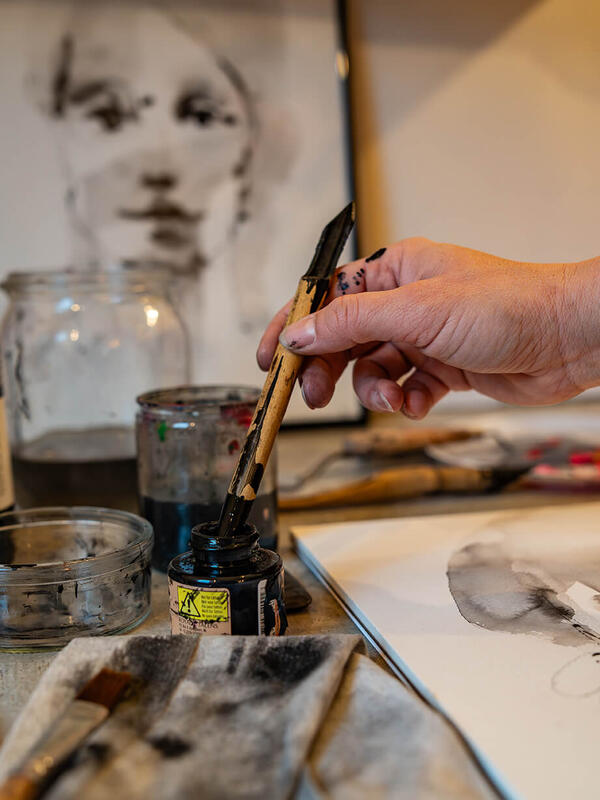 13 december 2024 <br> workshop - </strong> Intuïtieve <strong>inktportretten</strong> tekenen